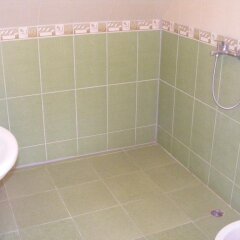 Отель Zora Guest House Болгария, Бургас - отзывы, цены и фото номеров - забронировать отель Zora Guest House онлайн ванная фото 2