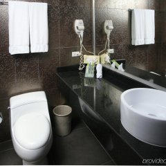 Riande Aeropuerto Hotel & Casino in Tocumen, Panama from 107$, photos, reviews - zenhotels.com bathroom