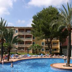 Отель Aparthotel Cabau Aquasol Испания, Пальманова - 1 отзыв об отеле, цены и фото номеров - забронировать отель Aparthotel Cabau Aquasol онлайн бассейн фото 3