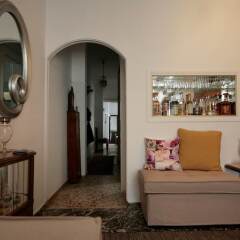 Отель Comfy & Tasteful Central Apt • 1' to Metro Station комната для гостей фото 5