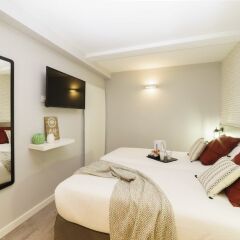Отель Wander by Pillow - Adults Only сейф в номере