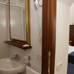 Отель Gaudi Guest House Италия, Рим - отзывы, цены и фото номеров - забронировать отель Gaudi Guest House онлайн ванная фото 2
