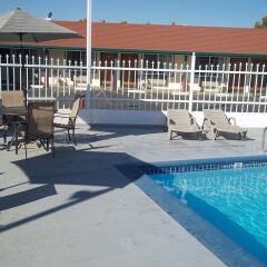 Отель Holiday Motel Oakdale бассейн фото 2