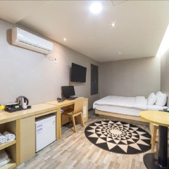 Cloud 9 Hotel сейф в номере