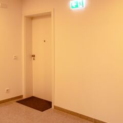 Апартаменты BlueStone Boarding Apartments Дюссельдорф сейф в номере