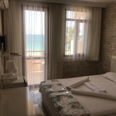 Отель Alacati Golden Resort Чешме комната для гостей фото 2