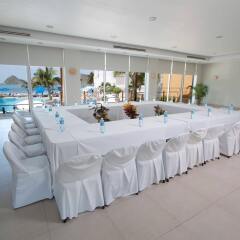 Отель Las Flores Beach Resort
