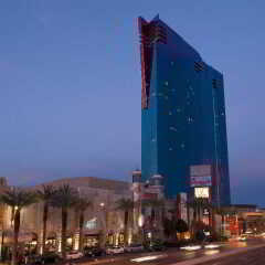 Отель Elara by Hilton Grand Vacations - Center Strip США, Лас-Вегас - 8 отзывов об отеле, цены и фото номеров - забронировать отель Elara by Hilton Grand Vacations - Center Strip онлайн вид на фасад