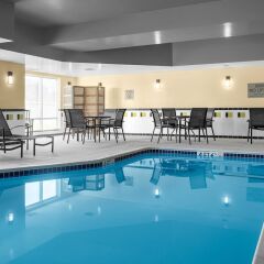 Отель Fairfield Inn And Suites By Marriott Columbus West Колумбус бассейн