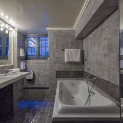 Отель Art Pantheon Suites in Plaka Греция, Афины - отзывы, цены и фото номеров - забронировать отель Art Pantheon Suites in Plaka онлайн ванная