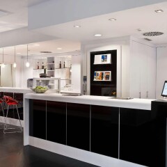 Отель Wyndham Garden Düsseldorf City Centre Königsallee Германия, Дюссельдорф - отзывы, цены и фото номеров - забронировать отель Wyndham Garden Düsseldorf City Centre Königsallee онлайн гостиничный бар