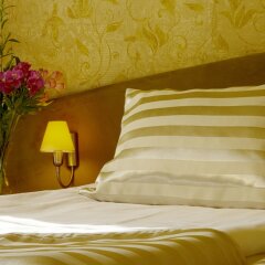 Triada Hotel сейф в номере