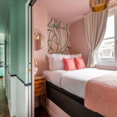 Отель Luxury 2 Bedroom With AC - Louvre & Champs Elysees Париж комната для гостей фото 2