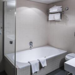 Отель Central Plaza Hotel Швейцария, Цюрих - 5 отзывов об отеле, цены и фото номеров - забронировать отель Central Plaza Hotel онлайн ванная