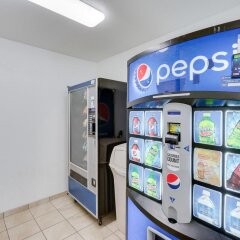 Отель Motel 6 Columbus West Колумбус банкомат