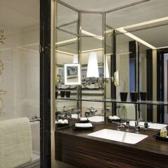 Prince de Galles, a Luxury Collection hotel, Paris ванная фото 4