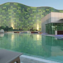 Отель Hilton Capital Grand Abu Dhabi ОАЭ, Абу-Даби - отзывы, цены и фото номеров - забронировать отель Hilton Capital Grand Abu Dhabi онлайн бассейн фото 3