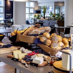 First Hotel Aalborg питание