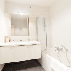 Отель Sweet Inn Apartments Theux Бельгия, Брюссель - отзывы, цены и фото номеров - забронировать отель Sweet Inn Apartments Theux онлайн ванная