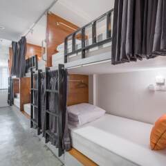 Tiny Taladnoi Hostel Бангкок комната для гостей фото 5