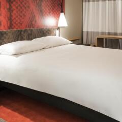 Отель ibis Edinburgh Centre Royal Mile – Hunter Square Великобритания, Эдинбург - 2 отзыва об отеле, цены и фото номеров - забронировать отель ibis Edinburgh Centre Royal Mile – Hunter Square онлайн комната для гостей