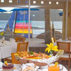 Отель Las Flores Beach Resort питание фото 2