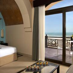 Отель The Cove Rotana Resort балкон