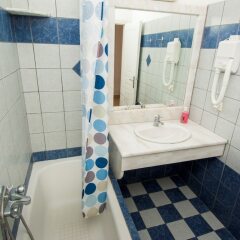 Отель Fira Blue Horizon Греция, Остров Санторини - 1 отзыв об отеле, цены и фото номеров - забронировать отель Fira Blue Horizon онлайн ванная фото 2