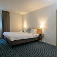 Apart-Hotel Zurich Airport сейф в номере