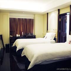 Отель Crowne Plaza Hotel & Suites Landmark Shenzhen Китай, Шэньчжэнь - отзывы, цены и фото номеров - забронировать отель Crowne Plaza Hotel & Suites Landmark Shenzhen онлайн сейф в номере