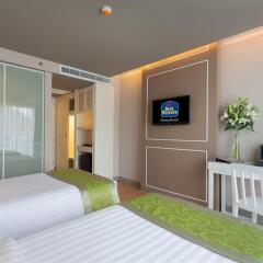 Отель Best Western Patong Beach Пхукет сейф в номере