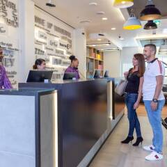 Отель Premier Inn Dubai Al Jaddaf интерьер отеля