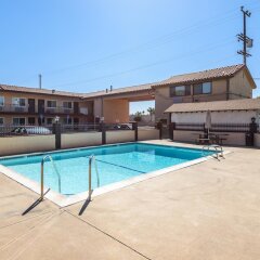 Отель Sea Rock Inn - Los Angeles Лос-Анджелес бассейн фото 3