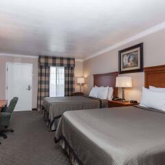 Отель Travelodge by Wyndham Sylmar CA США, Лос-Анджелес - отзывы, цены и фото номеров - забронировать отель Travelodge by Wyndham Sylmar CA онлайн комната для гостей фото 4
