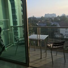 Отель Frank's Condo at Riviera Wongamat Паттайя балкон