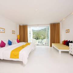 Отель The Old Phuket - Karon Beach Resort комната для гостей