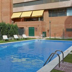 Отель Hesperia Sant Joan Suites Испания, Сан-Жоан-Деспи - 5 отзывов об отеле, цены и фото номеров - забронировать отель Hesperia Sant Joan Suites онлайн бассейн