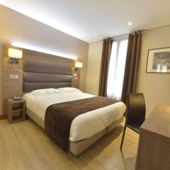 Отель Unic Renoir Saint Germain Париж комната для гостей