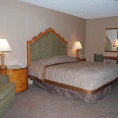 Отель Aviation Inn сейф в номере