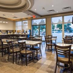 Отель Best Western Plus Travel Hotel Toronto Airport Канада, Торонто - отзывы, цены и фото номеров - забронировать отель Best Western Plus Travel Hotel Toronto Airport онлайн гостиничный бар