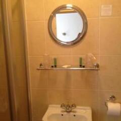 Отель Cross Street Guesthouse ванная