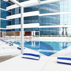 Отель Novotel Dubai Al Barsha бассейн