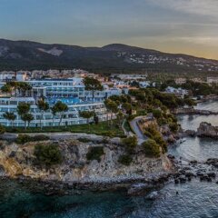 Отель Aparthotel Ponent Mar Испания, Пальманова - 1 отзыв об отеле, цены и фото номеров - забронировать отель Aparthotel Ponent Mar онлайн пляж