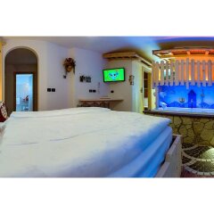 Family Hotel La Grotta сейф в номере