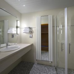Отель Kyriad Montbeliard Sochaux Франция, Монбельяр - отзывы, цены и фото номеров - забронировать отель Kyriad Montbeliard Sochaux онлайн ванная