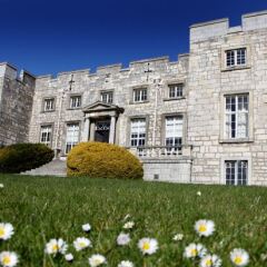 Отель Hazlewood Castle & Spa с домашними животными