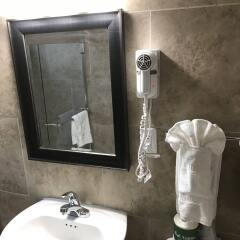 Отель Highland Gardens Hotel США, Лос-Анджелес - отзывы, цены и фото номеров - забронировать отель Highland Gardens Hotel онлайн ванная