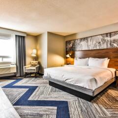 Отель Four Points by Sheraton Toronto Airport East Канада, Торонто - отзывы, цены и фото номеров - забронировать отель Four Points by Sheraton Toronto Airport East онлайн комната для гостей фото 2