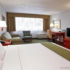 Quality Inn & Suites in Altoona, United States of America from 103$, photos, reviews - zenhotels.com guestroom photo 4
