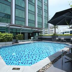 Отель Grand Swiss Sukhumvit 11 Бангкок бассейн фото 3